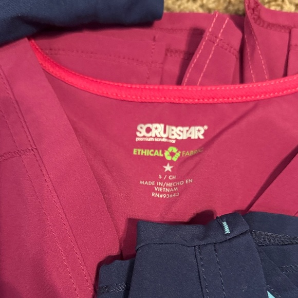 Assorted Scrub Tops XS/S (10 shirts total) - Picture 10 of 12